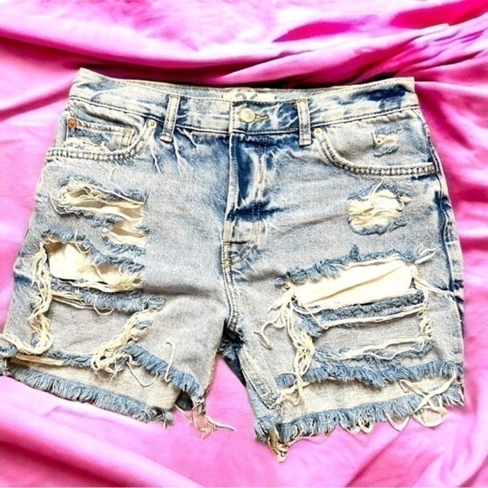 ▶️We the Free ◀️ Free people denim jean distressed raw hem shorts size 26